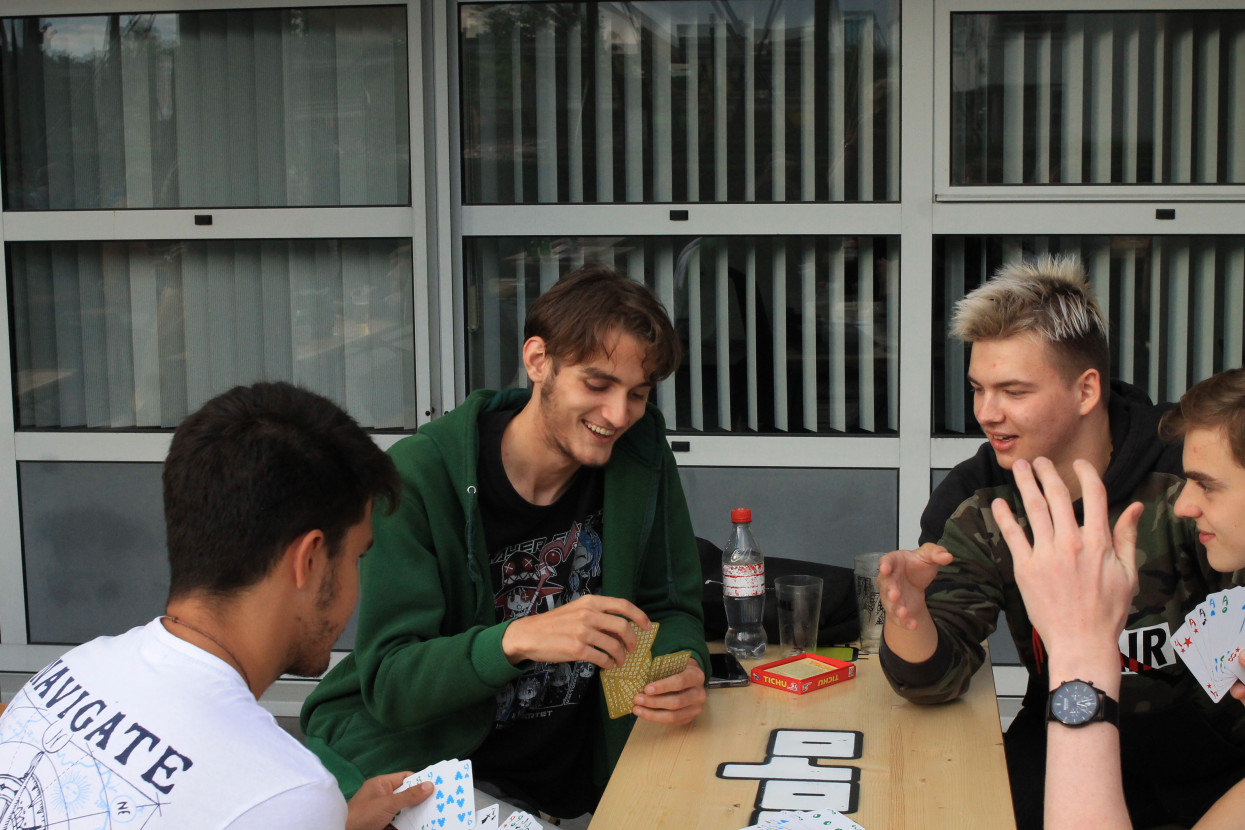 'Raad het volkslied'-borrel