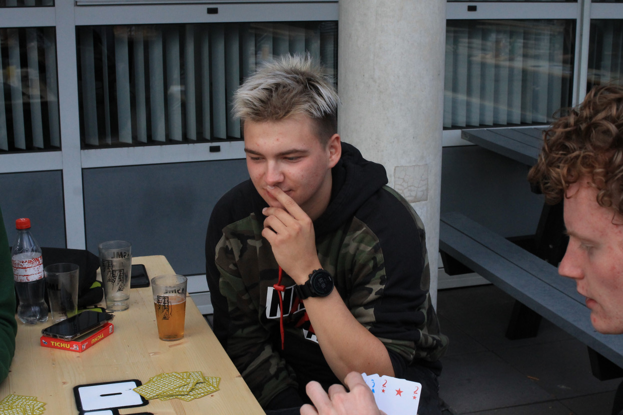'Raad het volkslied'-borrel