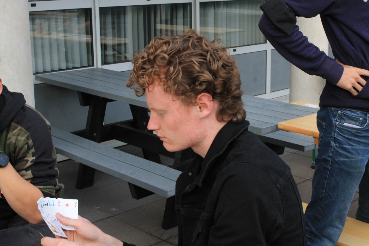 'Raad het volkslied'-borrel