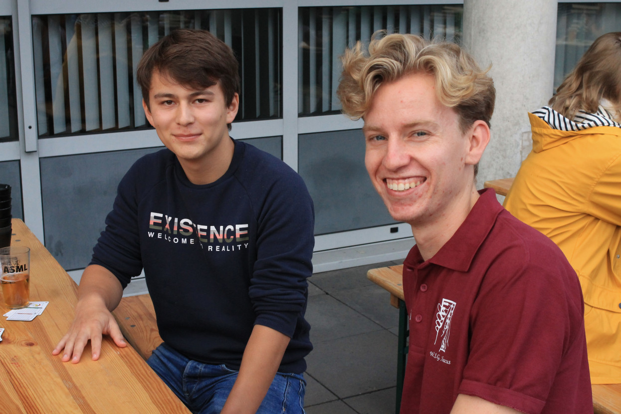 'Raad het volkslied'-borrel