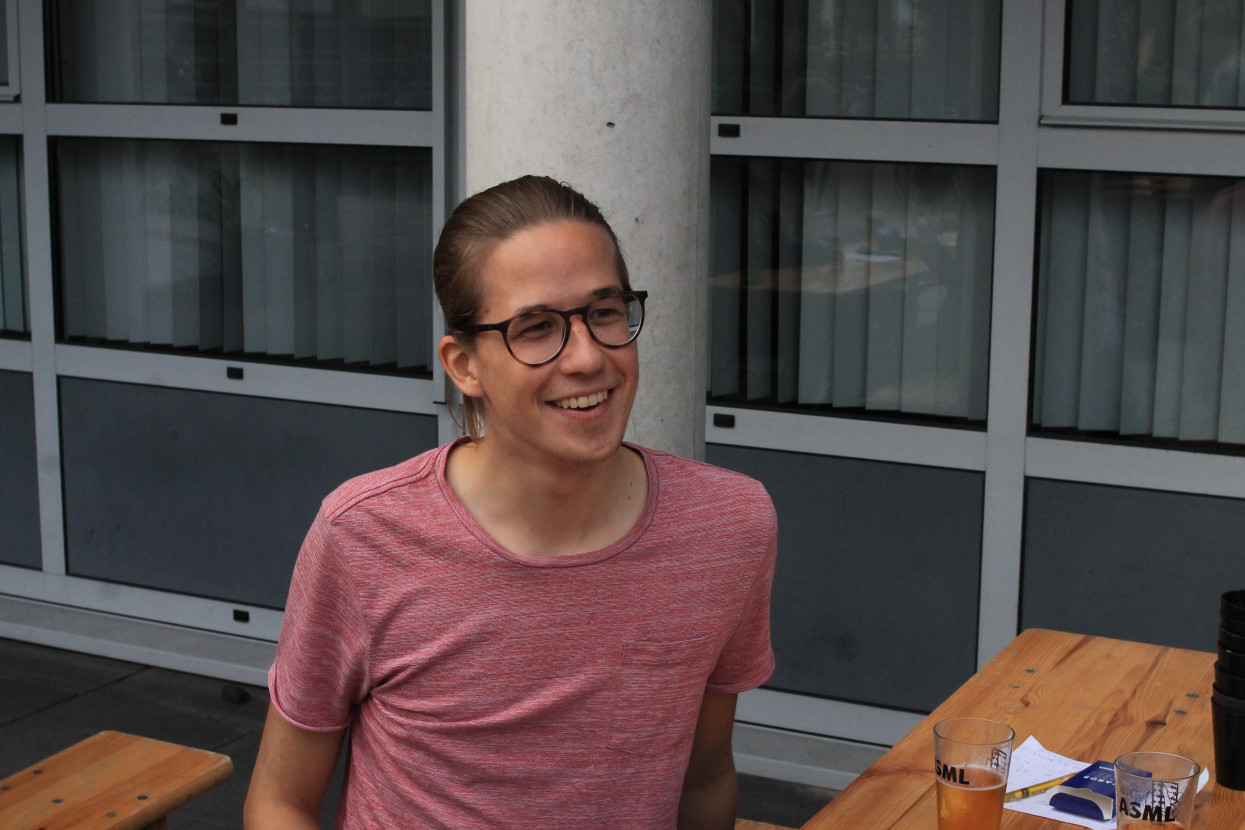 'Raad het volkslied'-borrel