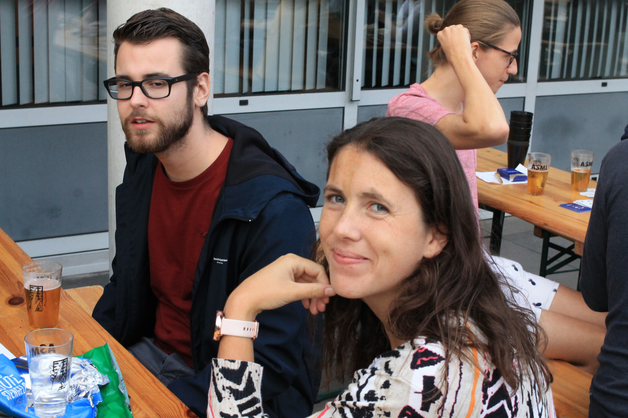 'Raad het volkslied'-borrel