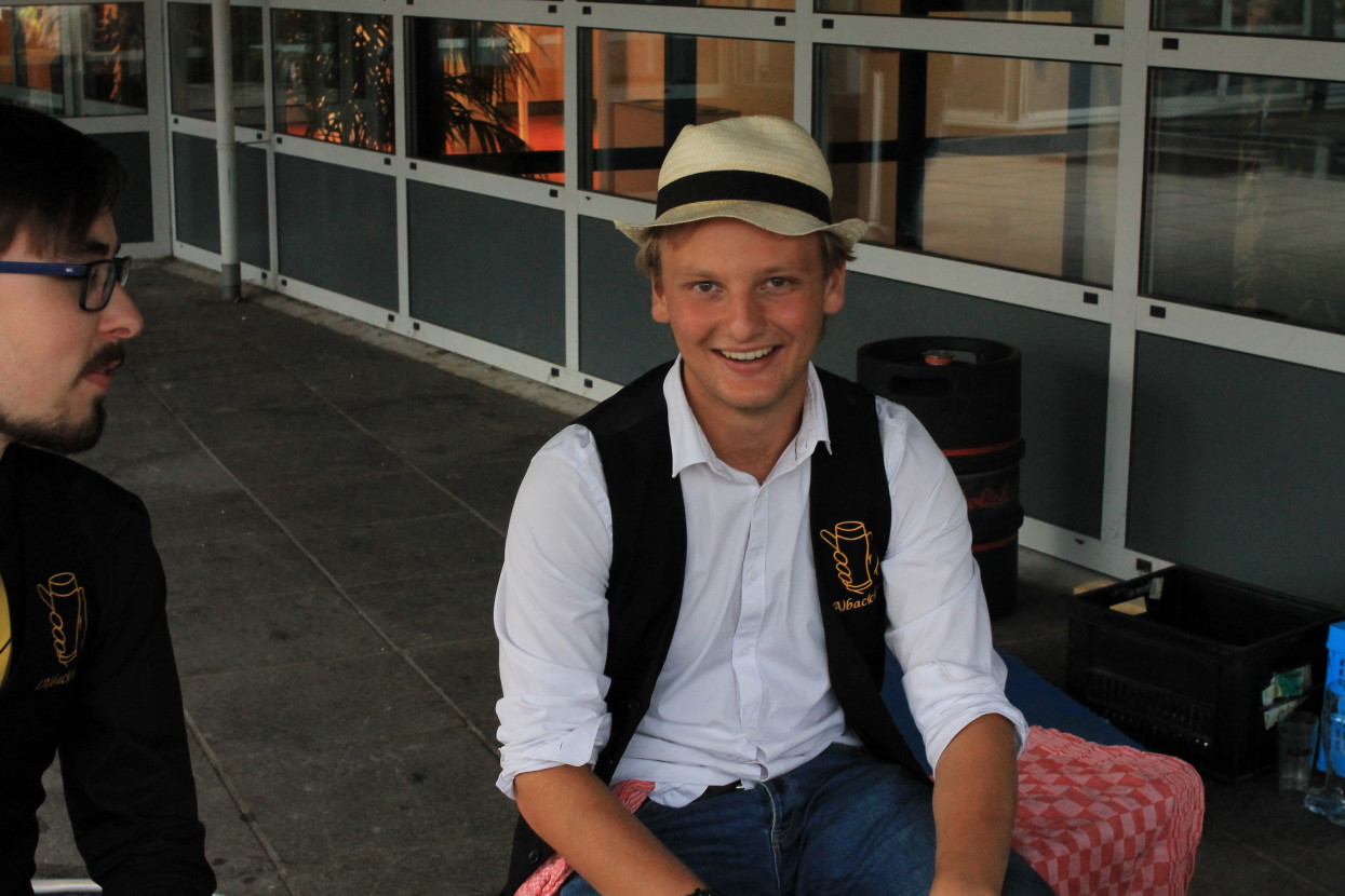 'Raad het volkslied'-borrel