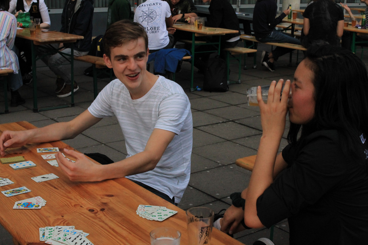 'Raad het volkslied'-borrel