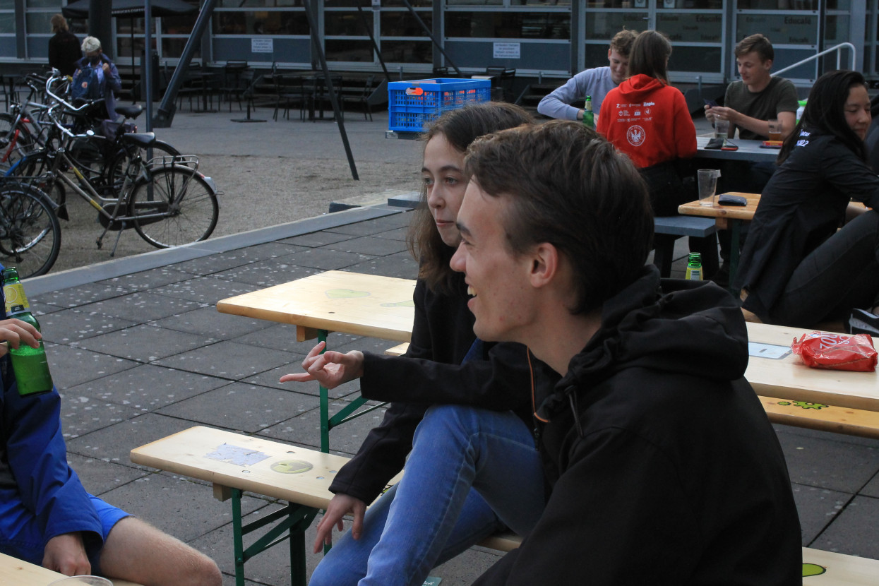 'Raad het volkslied'-borrel