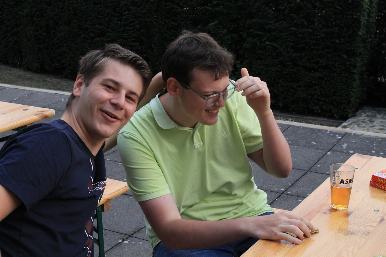 'Raad het volkslied'-borrel