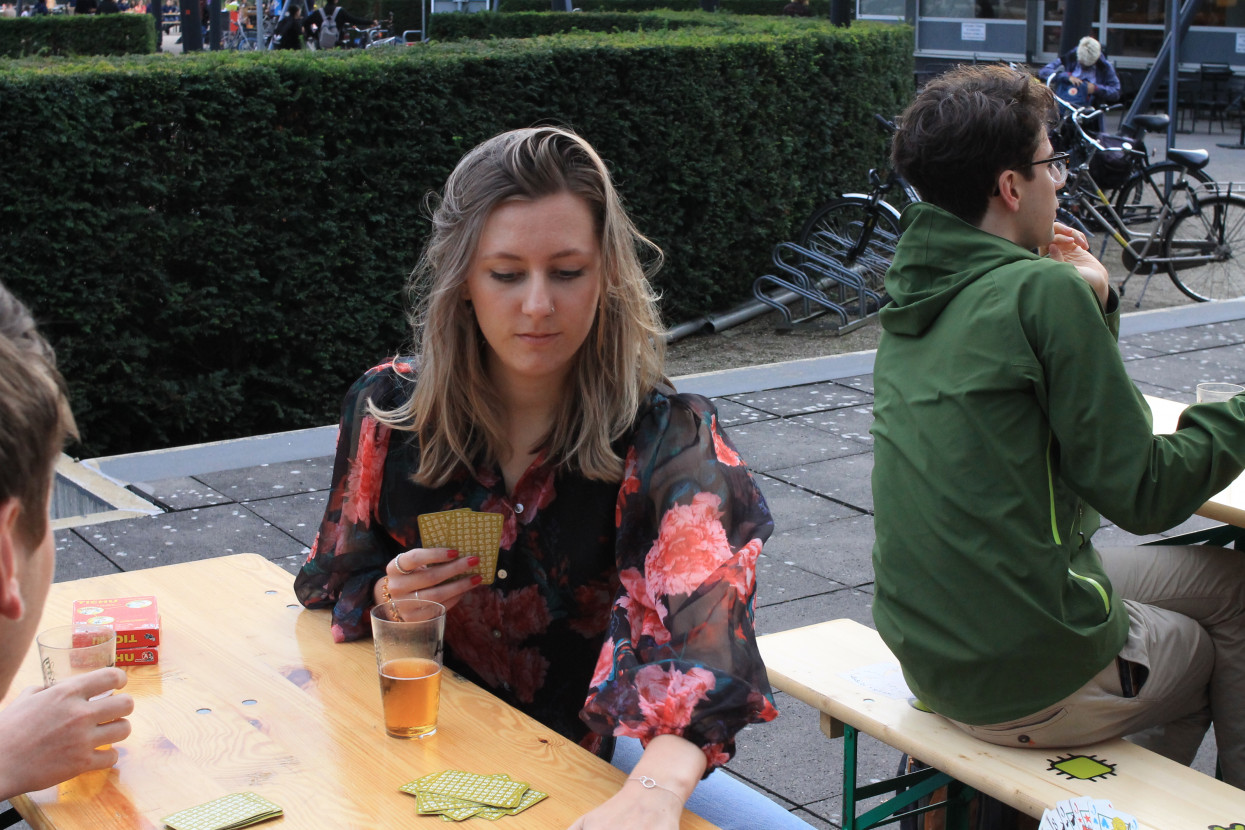 'Raad het volkslied'-borrel