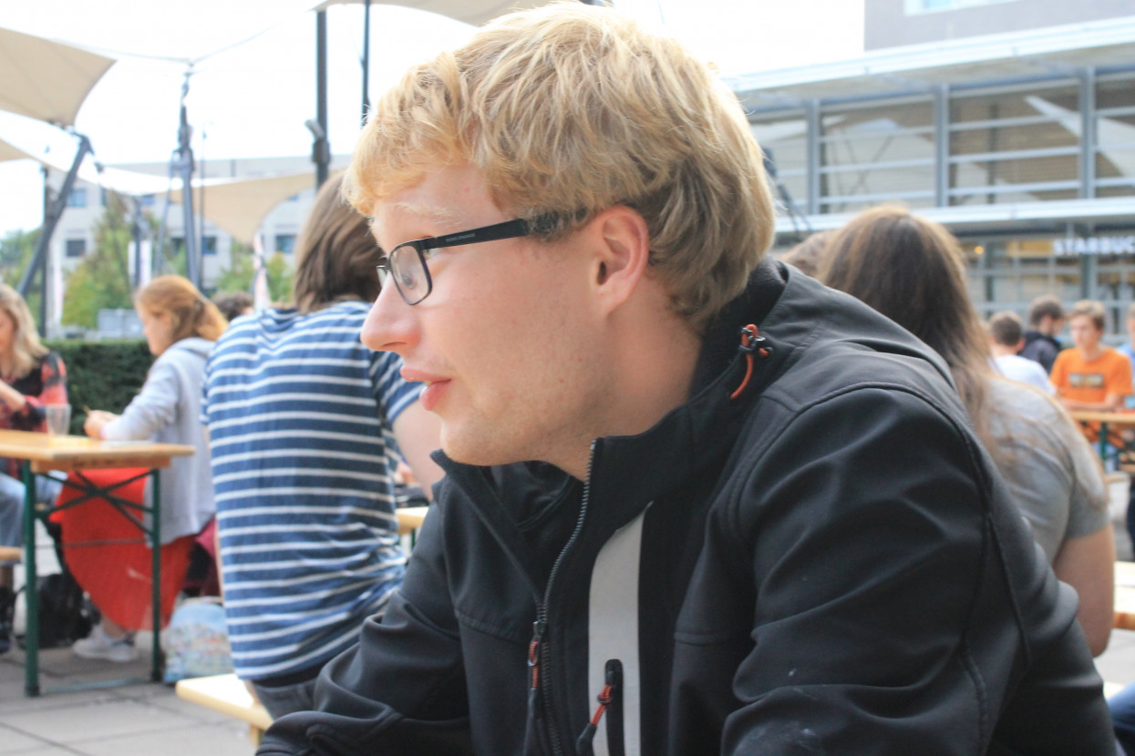 'Raad het volkslied'-borrel