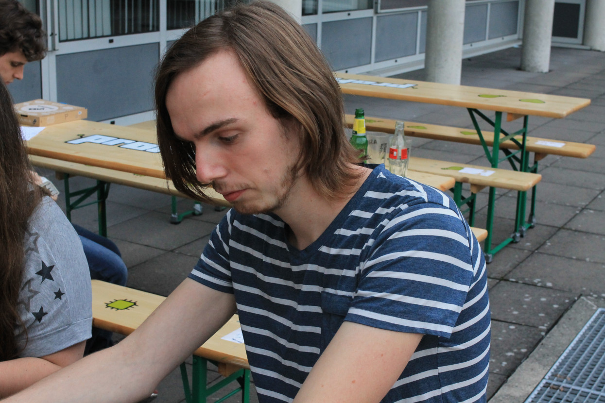 'Raad het volkslied'-borrel
