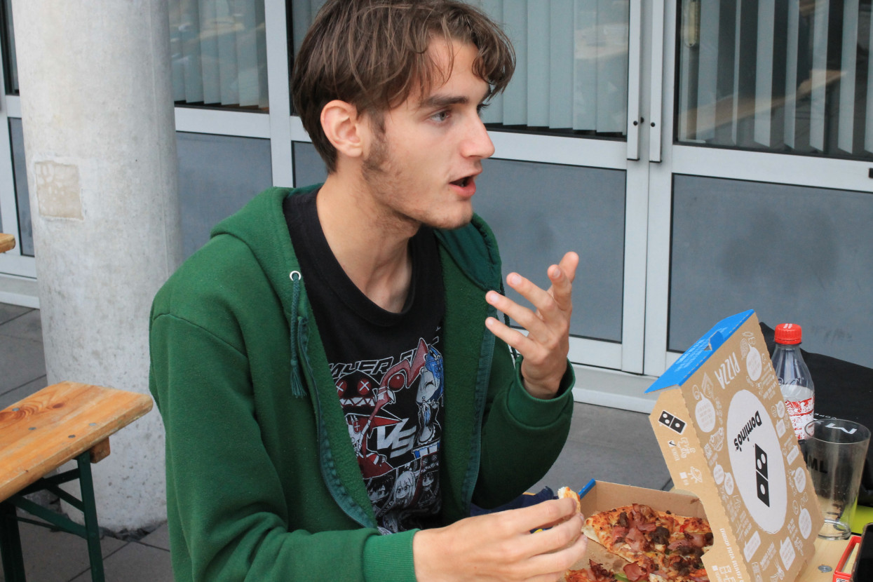 'Raad het volkslied'-borrel