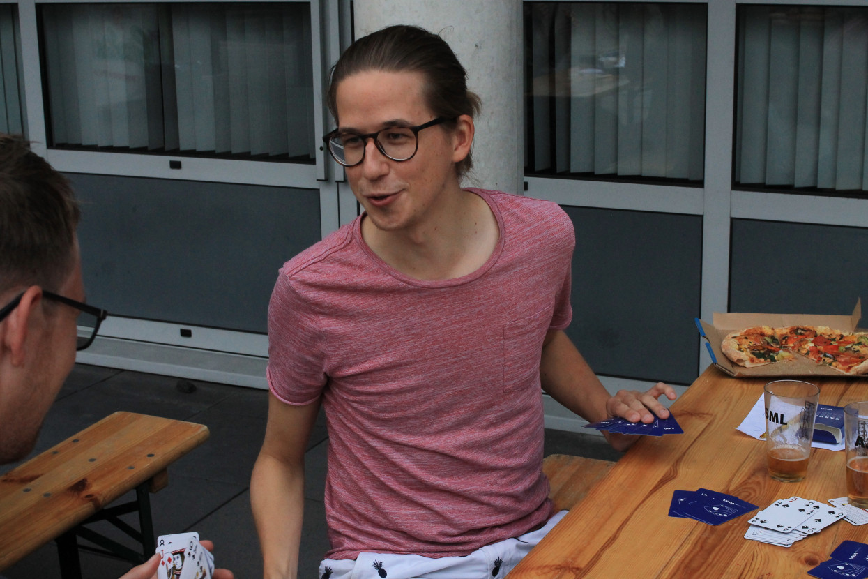 'Raad het volkslied'-borrel