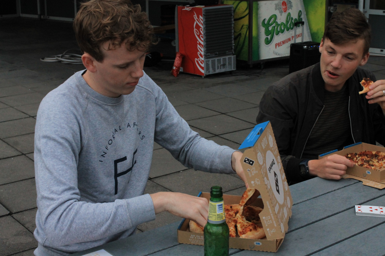 'Raad het volkslied'-borrel