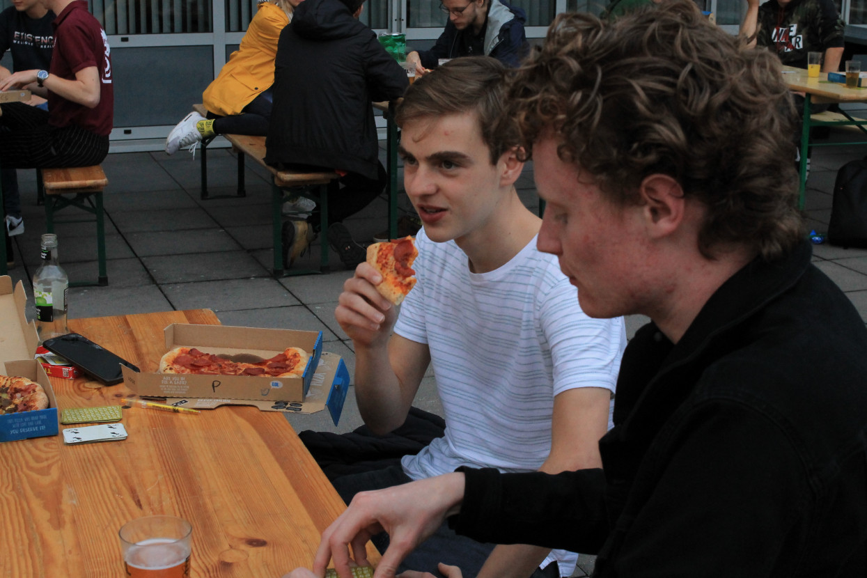 'Raad het volkslied'-borrel