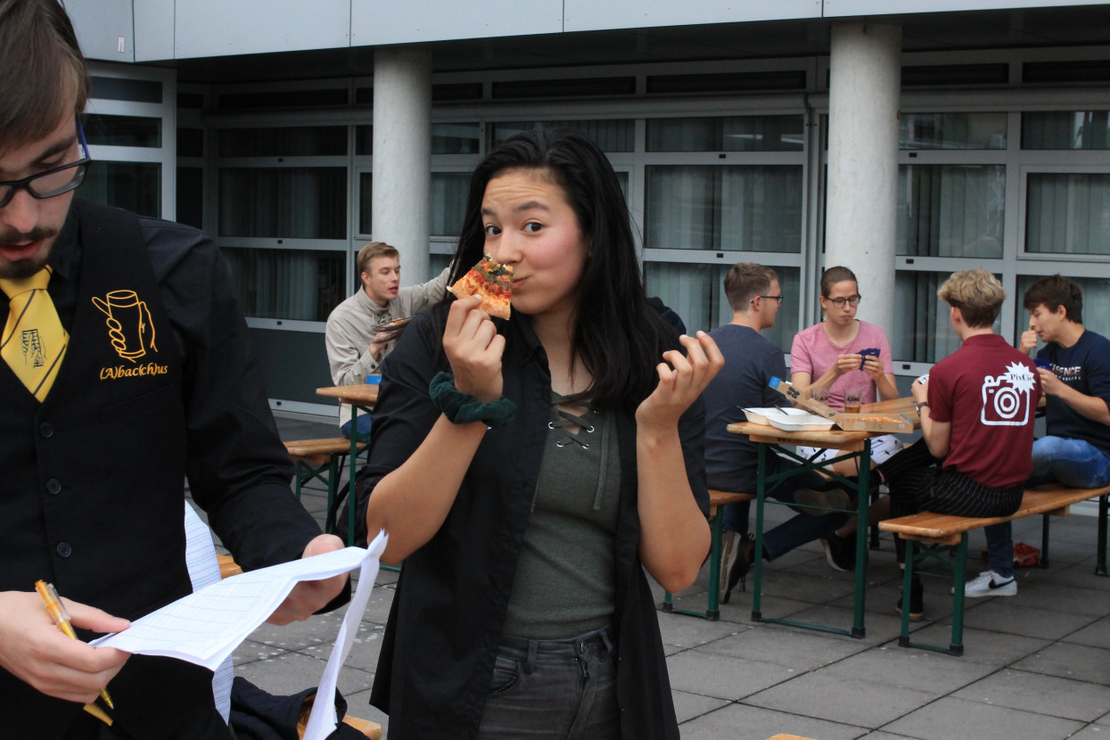 'Raad het volkslied'-borrel