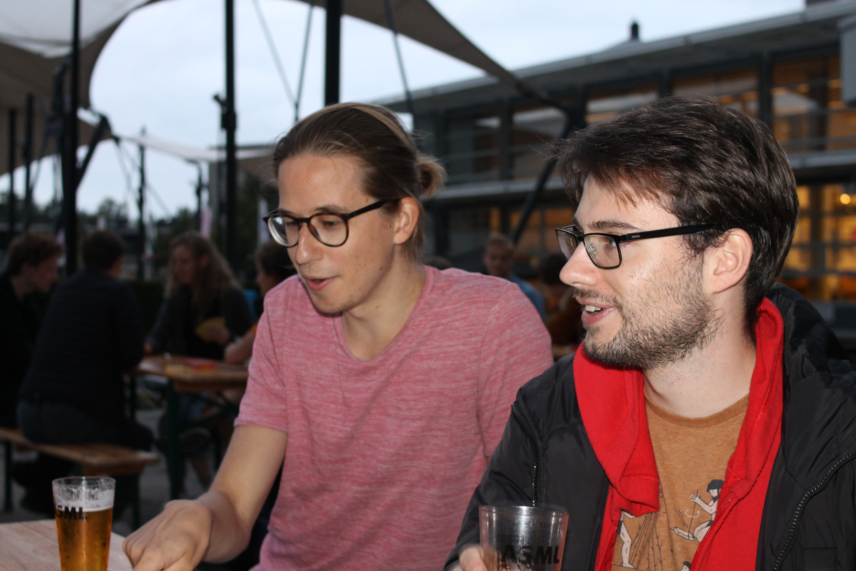 'Raad het volkslied'-borrel