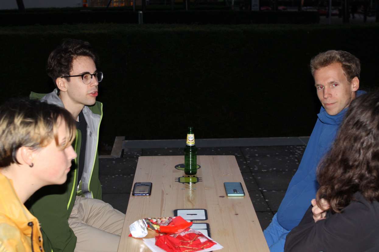 'Raad het volkslied'-borrel