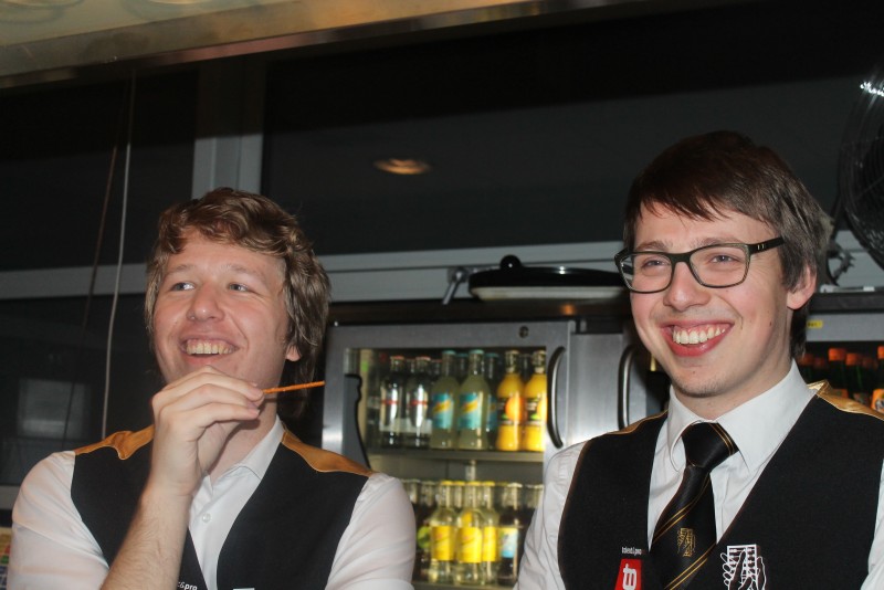 Ik-haal-liever-bier-dan-tentamens borrel