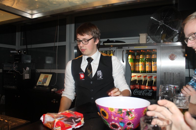 Ik-haal-liever-bier-dan-tentamens borrel