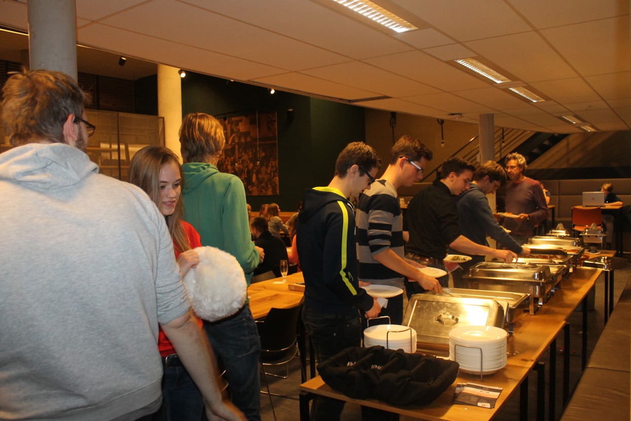 Dies avondeten en borrel