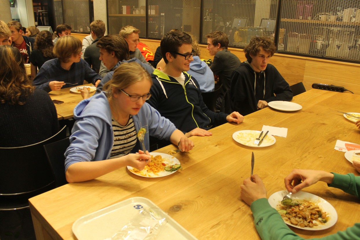 Dies avondeten en borrel