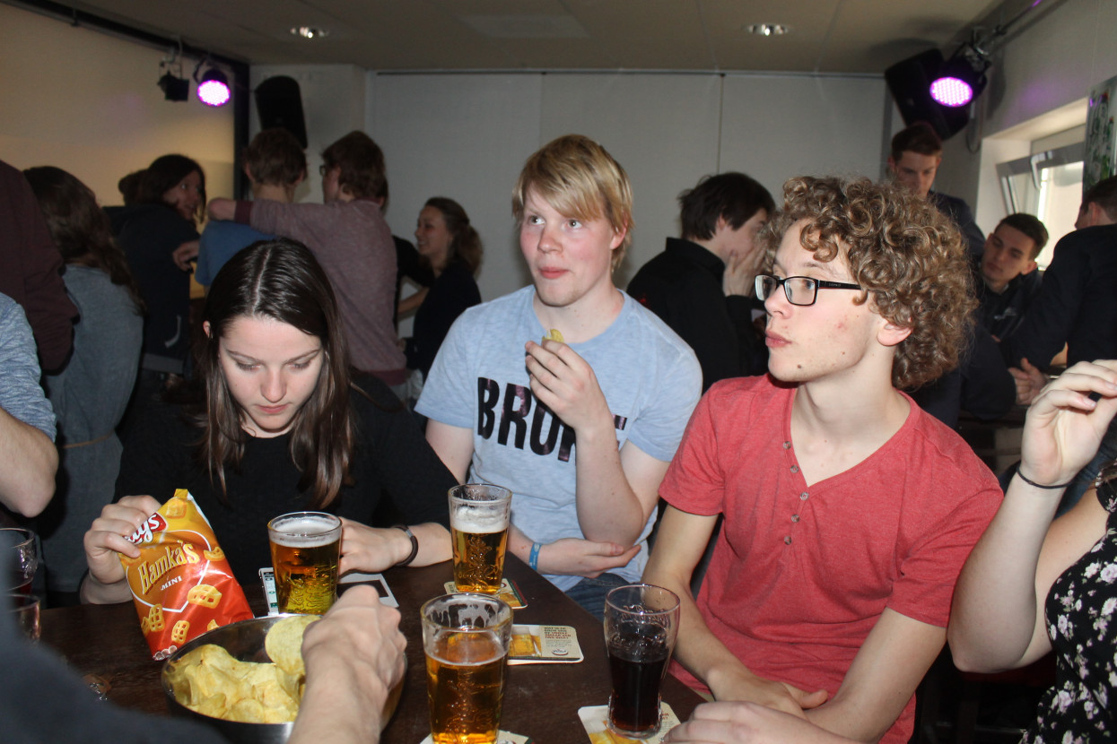 Kandidaat-bestuur bekendmakingsborrel