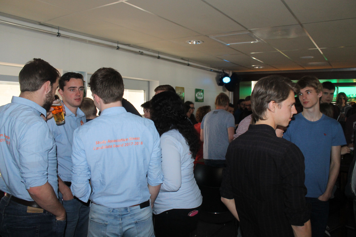Kandidaat-bestuur bekendmakingsborrel