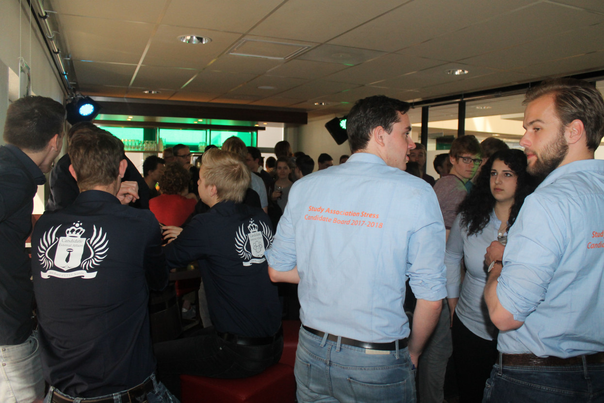 Kandidaat-bestuur bekendmakingsborrel
