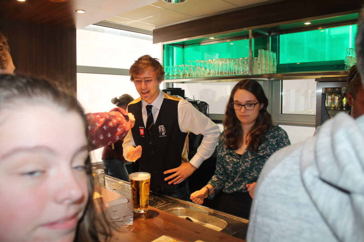 Kandidaat-bestuur bekendmakingsborrel