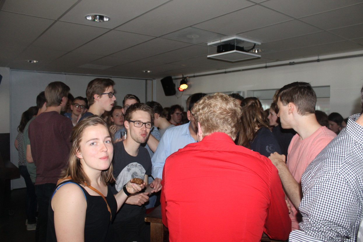 Kandidaat-bestuur bekendmakingsborrel