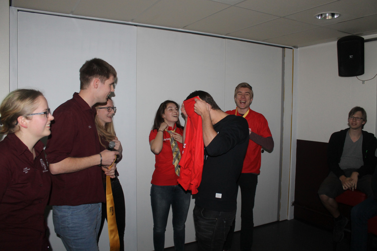 Kandidaat-bestuur bekendmakingsborrel