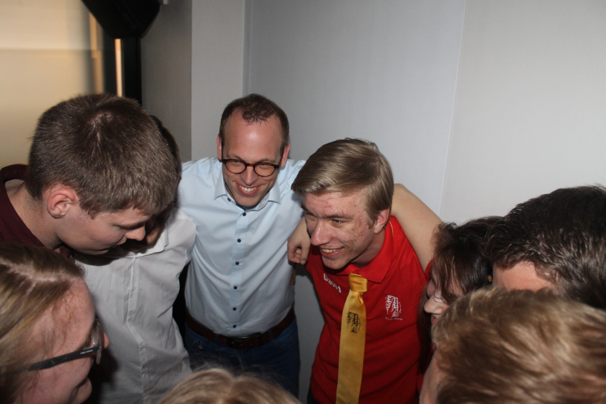 Kandidaat-bestuur bekendmakingsborrel
