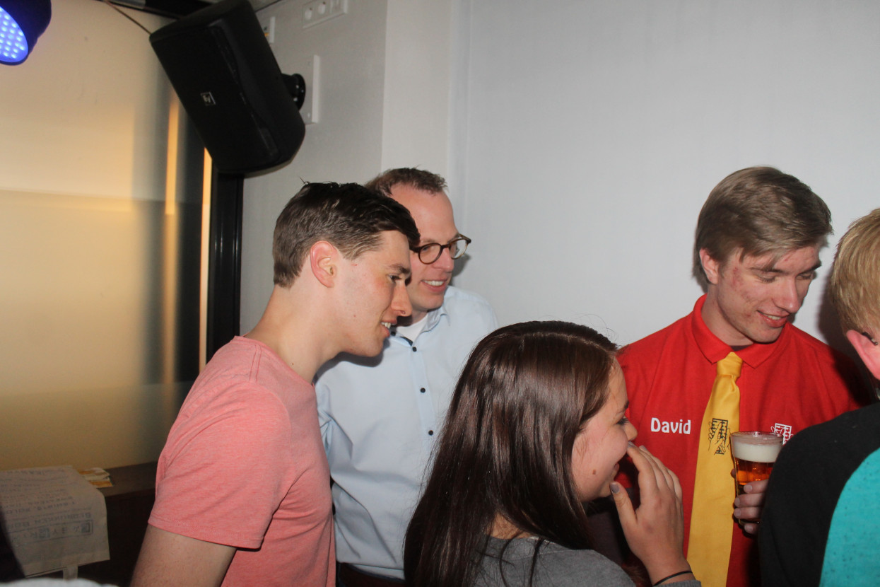Kandidaat-bestuur bekendmakingsborrel