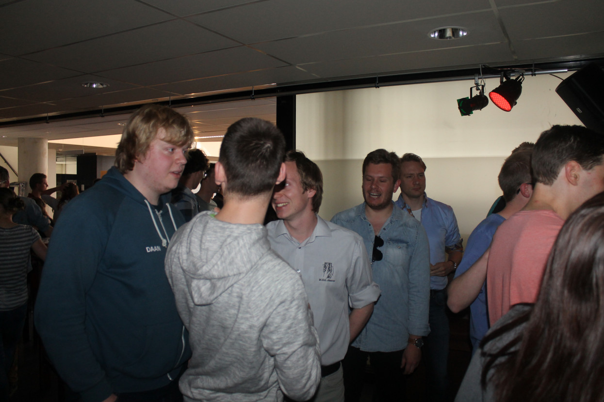 Kandidaat-bestuur bekendmakingsborrel