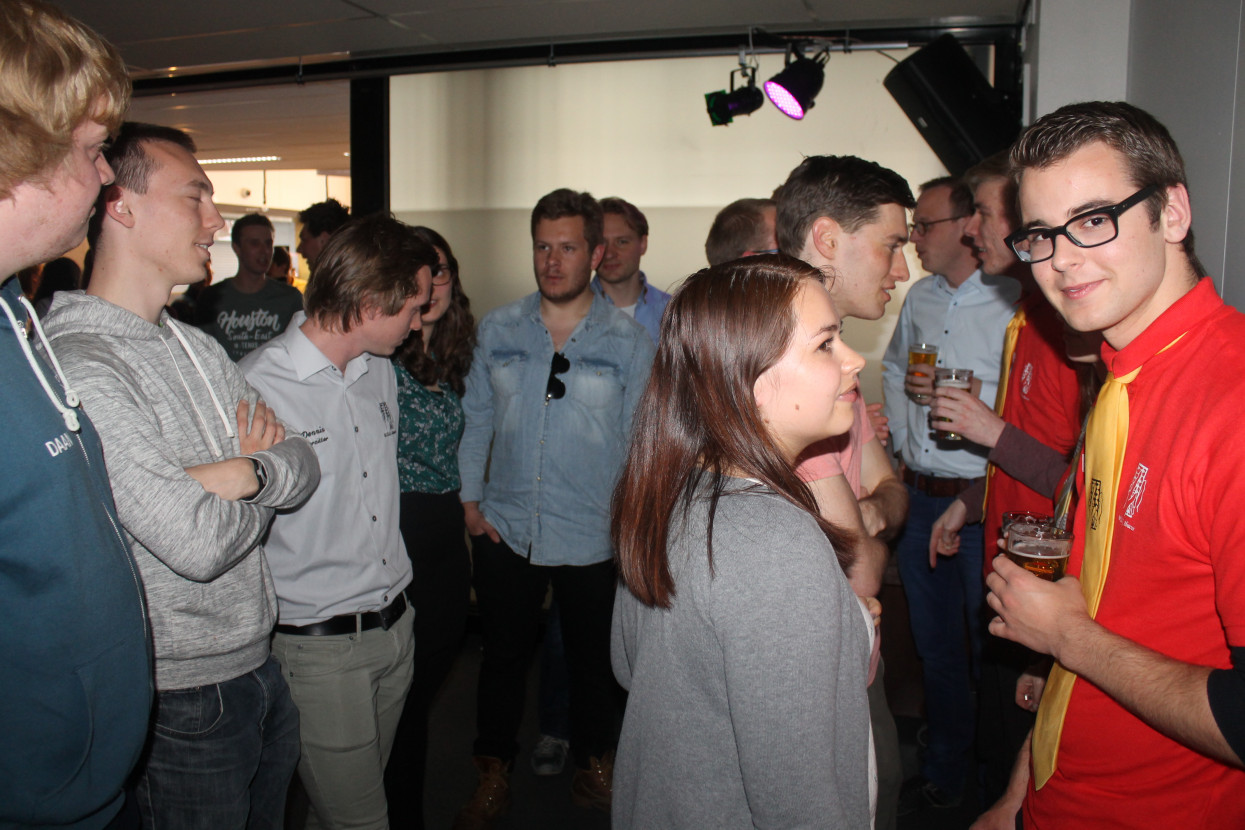 Kandidaat-bestuur bekendmakingsborrel