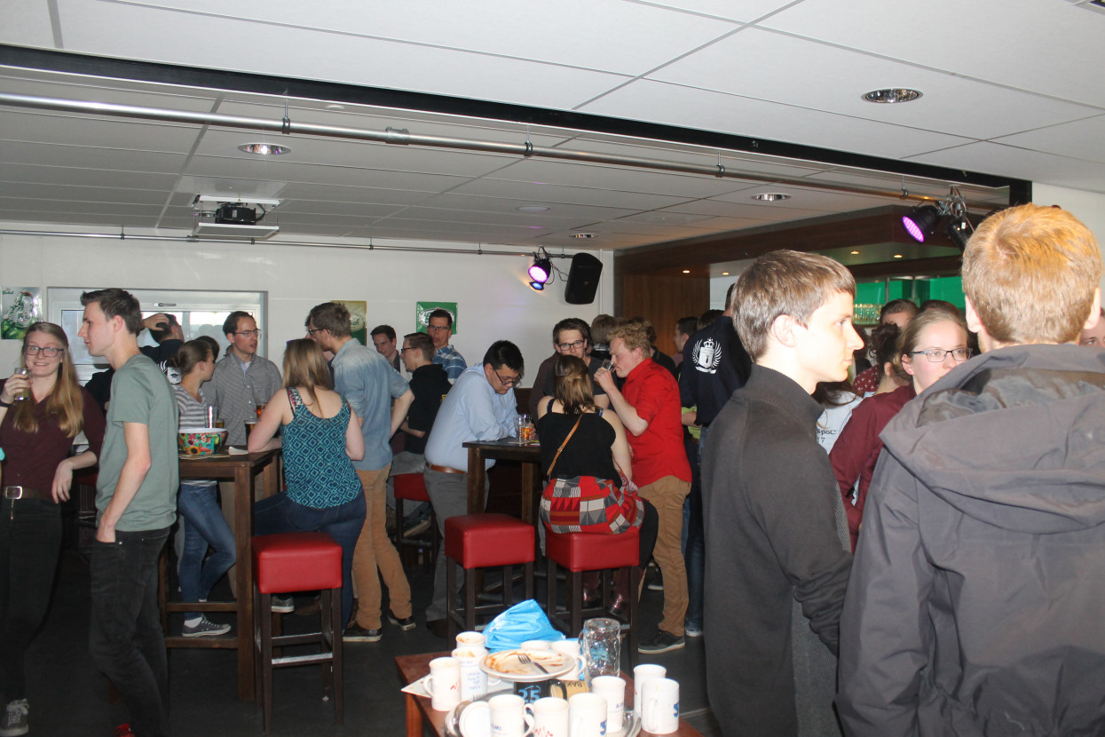 Kandidaat-bestuur bekendmakingsborrel