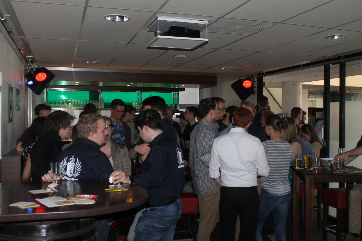Kandidaat-bestuur bekendmakingsborrel