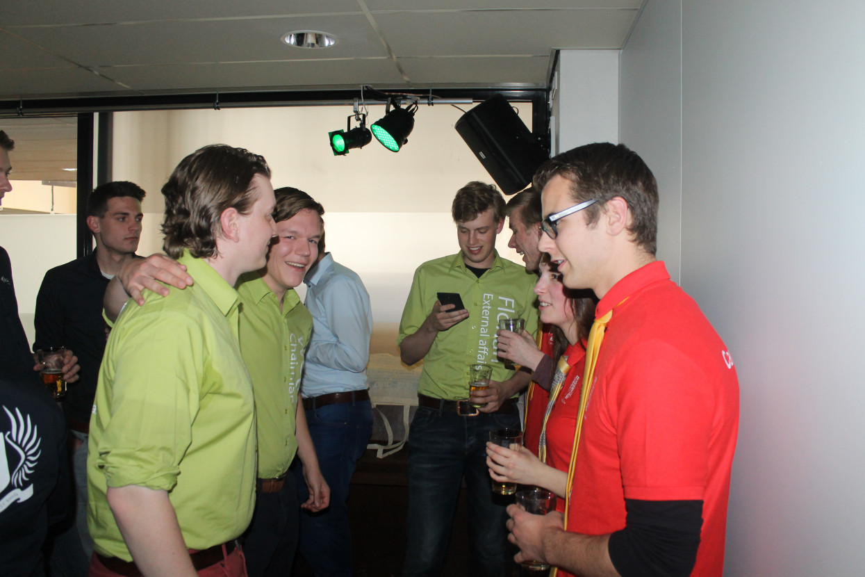 Kandidaat-bestuur bekendmakingsborrel