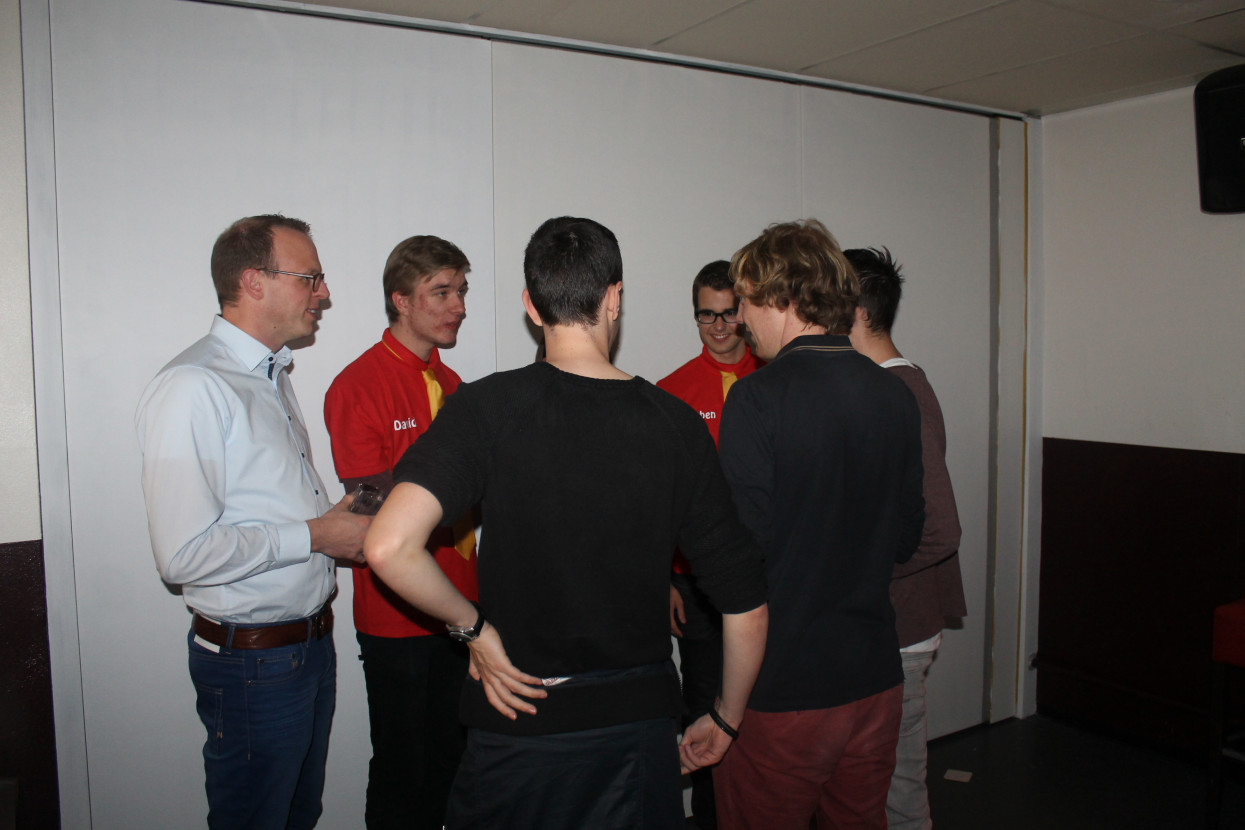 Kandidaat-bestuur bekendmakingsborrel