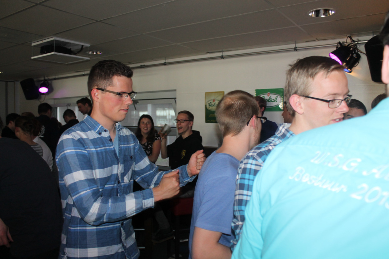 Kandidaat-bestuur bekendmakingsborrel