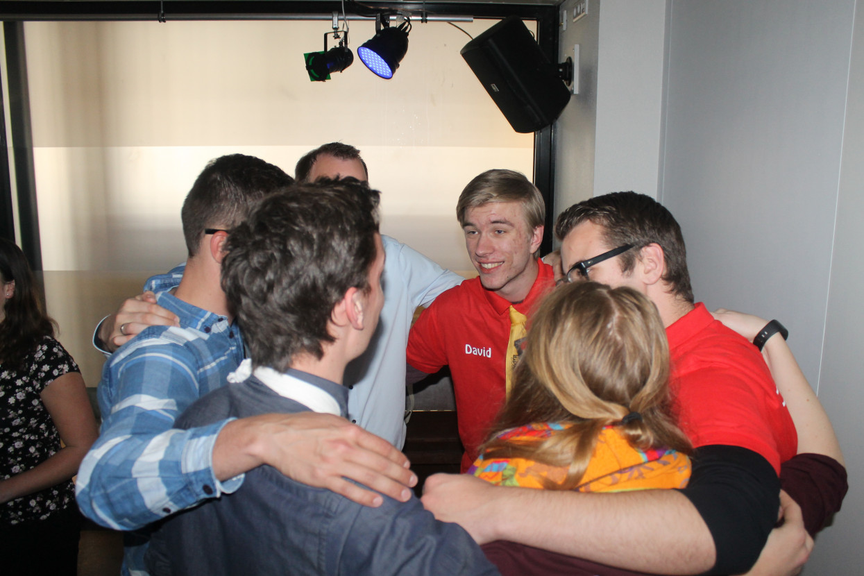Kandidaat-bestuur bekendmakingsborrel