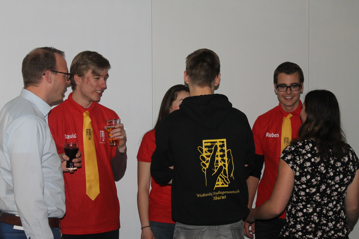 Kandidaat-bestuur bekendmakingsborrel