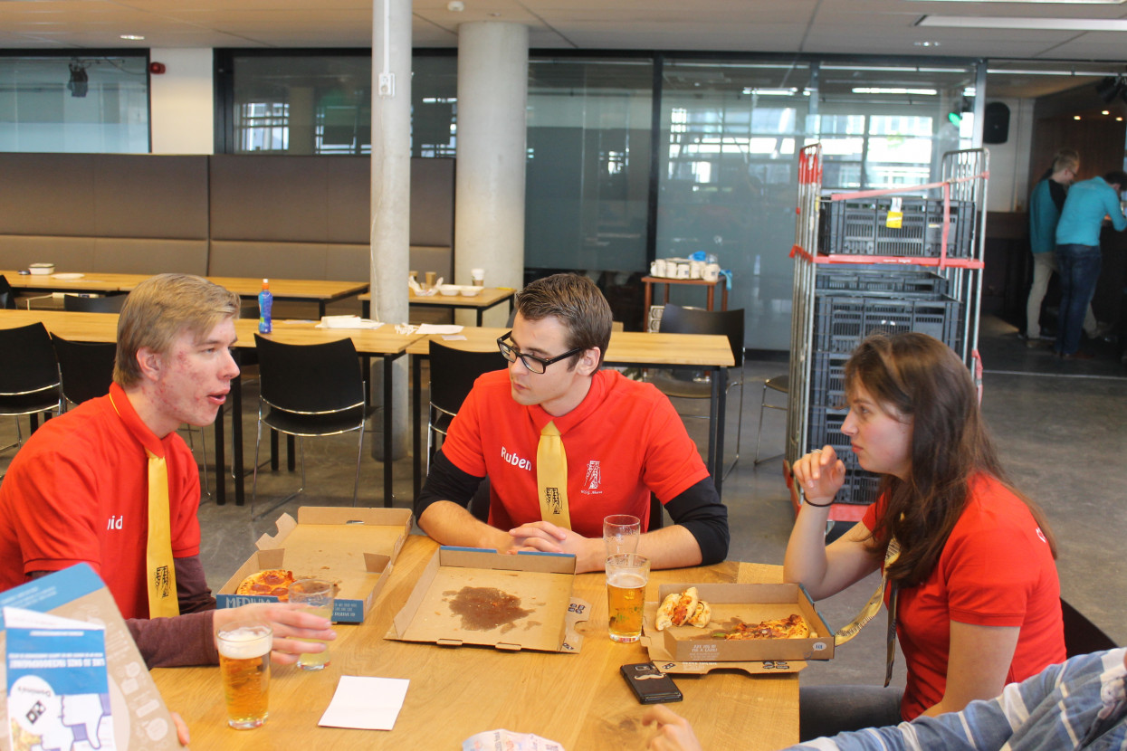 Kandidaat-bestuur bekendmakingsborrel