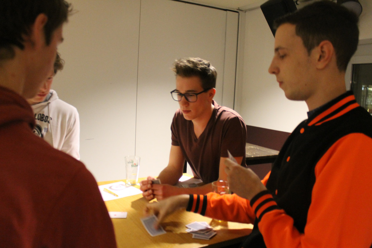 Hartenjagentoernooi met Astatine