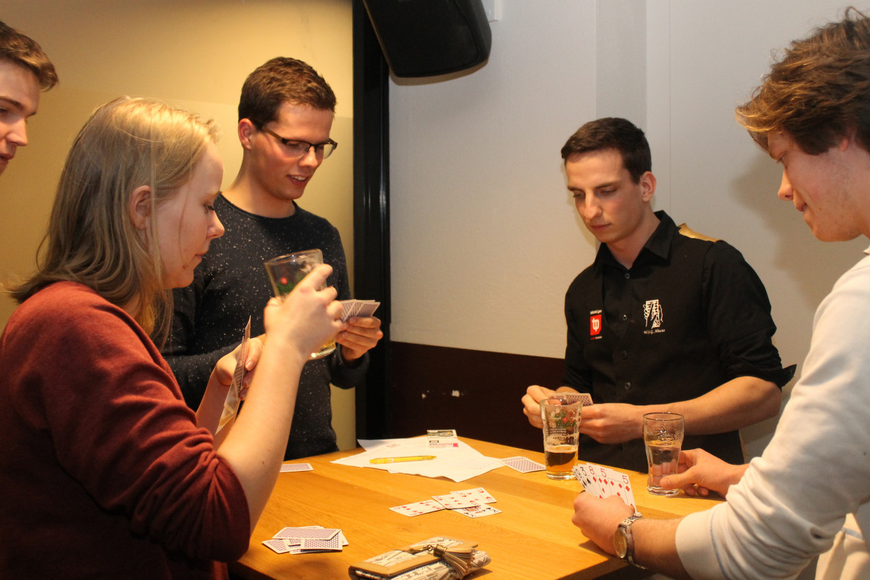 Hartenjagentoernooi met Astatine