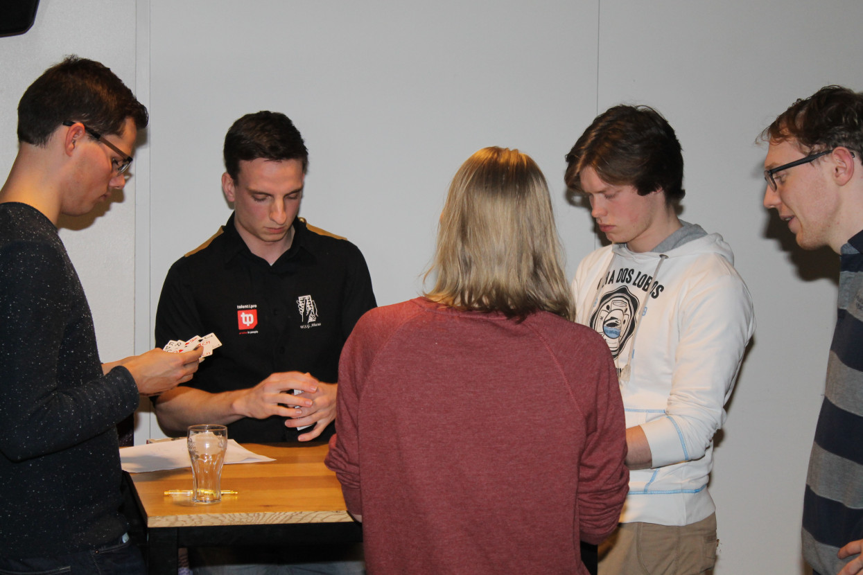 Hartenjagentoernooi met Astatine