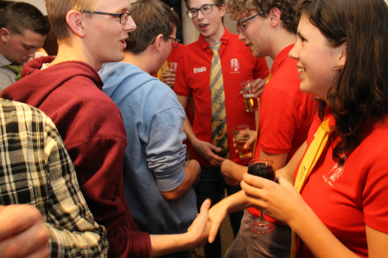 Kandidaat-bestuur bekendmakingsborrel