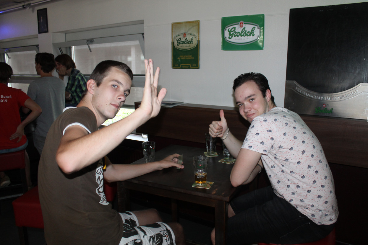Studiereis uitzwaai borrel