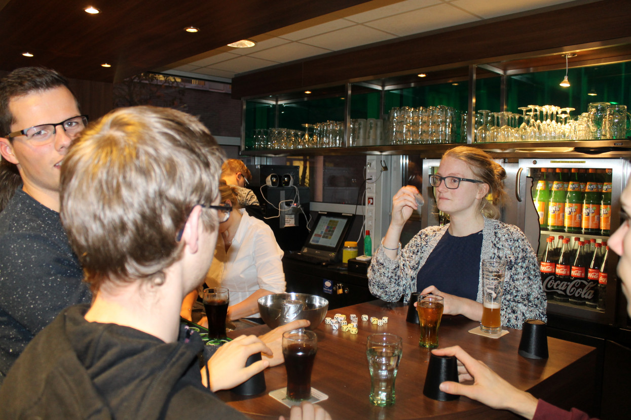 Sint Maarten borrel